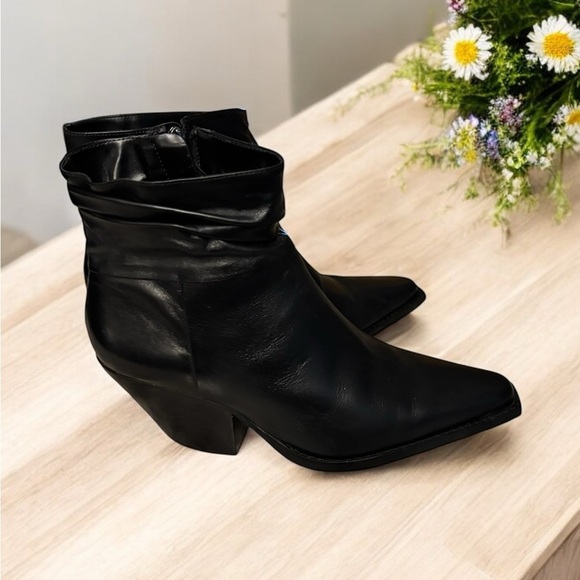 Vince Camuto Nerlinji Elegant Black Women's Ankle Boots. Like New. - Picture 6 of 16